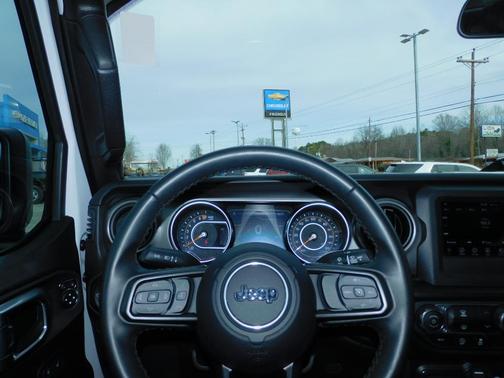 2022 Jeep Gladiator Sport