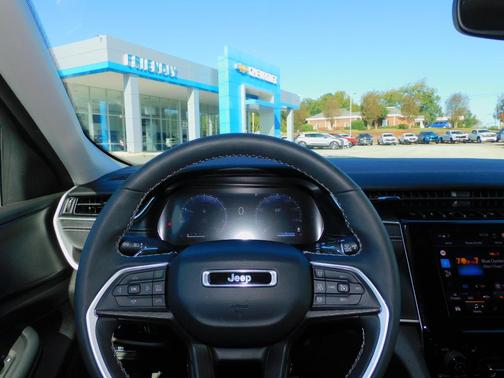 2023 Jeep Grand Cherokee L Laredo