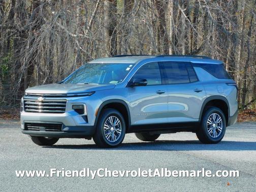 2025 Chevrolet Traverse LT