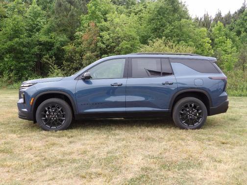 Blue 2026 Chevrolet Traverse LT