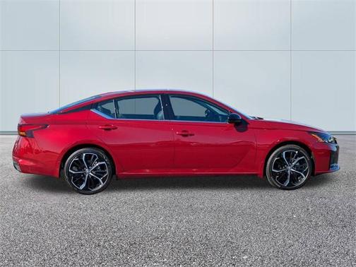 2025 Nissan Altima SR FWD