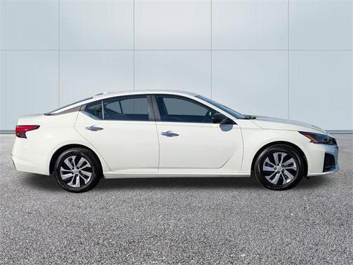 2025 Nissan Altima S FWD
