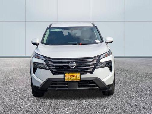 Everest White Pearl Tricoat 2026 Nissan Rogue SV