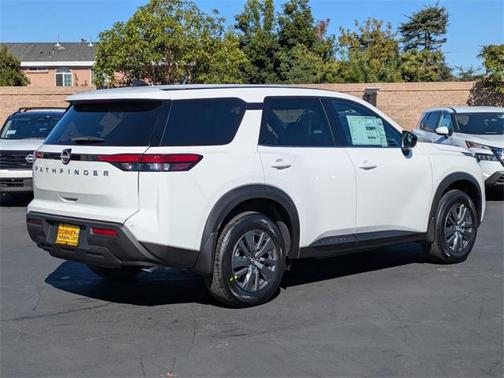 2025 Nissan Pathfinder S FWD