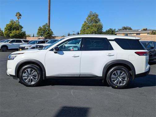 2025 Nissan Pathfinder S FWD