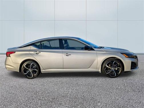 2025 Nissan Altima SR FWD