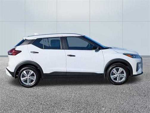 2025 Nissan Kicks S