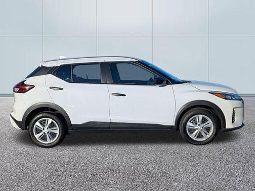 2025 Nissan Kicks S