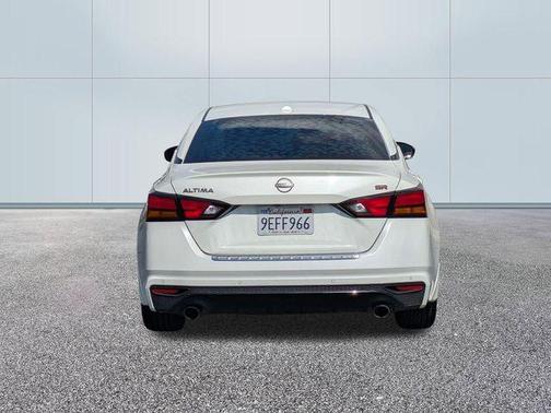 Pearl White Tricoat 2023 Nissan Altima SR FWD