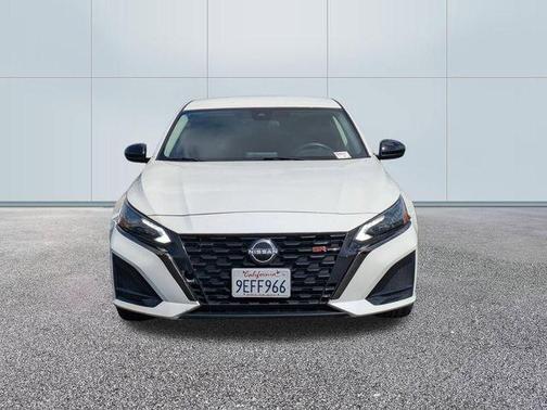 Pearl White Tricoat 2023 Nissan Altima SR FWD