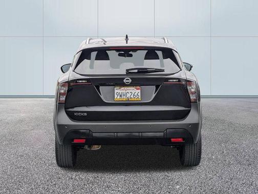 Super Black 2026 Nissan Kicks SV