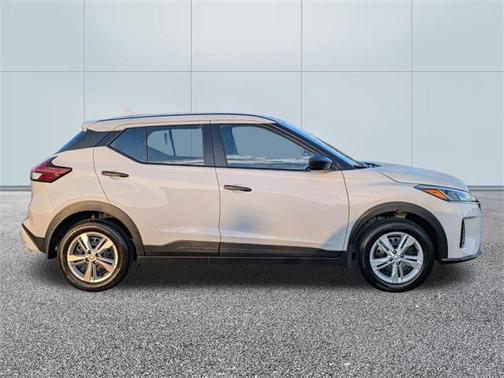 2025 Nissan Kicks S
