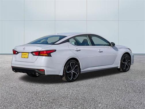 2025 Nissan Altima SR FWD