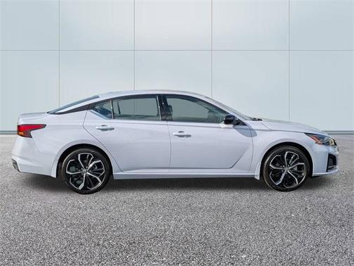 2025 Nissan Altima SR FWD