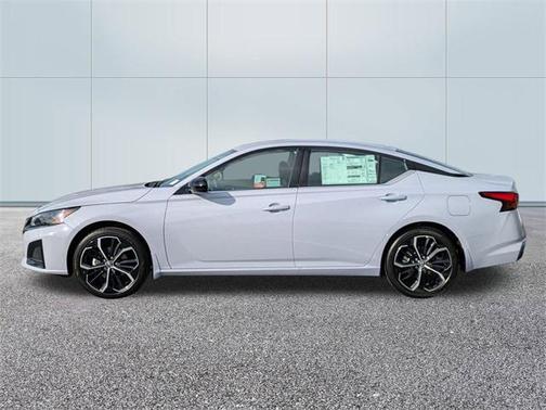 2025 Nissan Altima SR FWD