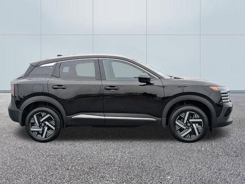 Super Black 2026 Nissan Kicks SV