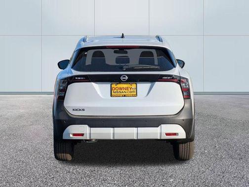 Fresh Powder 2026 Nissan Kicks SV