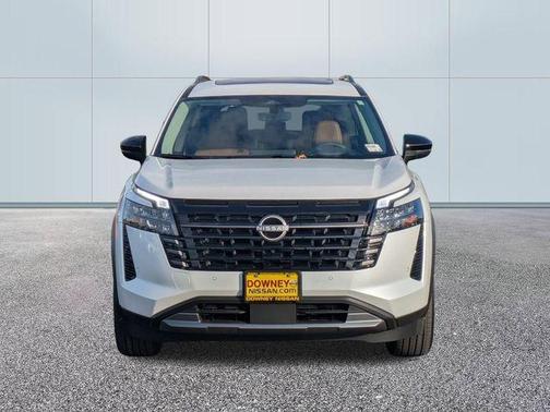 Everest White Pearl Tricoat 2026 Nissan Pathfinder Platinum