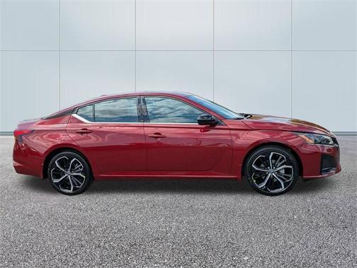 2025 Nissan Altima SR FWD