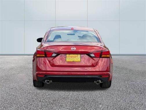 2025 Nissan Altima SR FWD