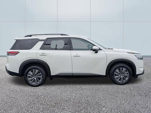 Glacier White 2025 Nissan Pathfinder SV 4WD