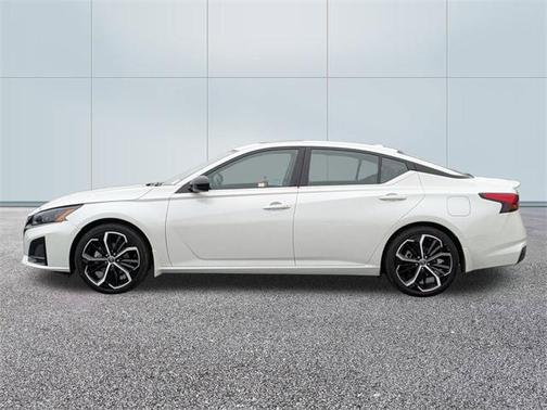 2023 Nissan Altima SR FWD