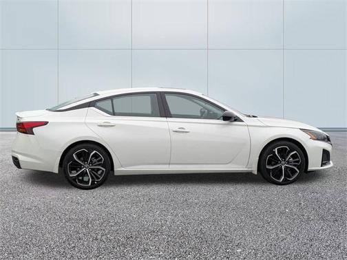 2023 Nissan Altima SR FWD