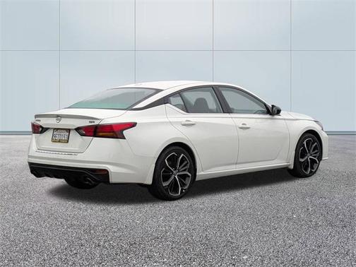 2023 Nissan Altima SR FWD