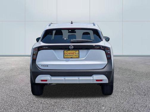 Fresh Powder 2026 Nissan Kicks SV