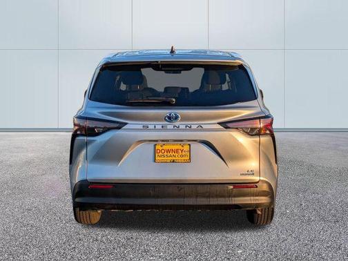2023 Toyota Sienna LE
