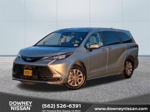 2023 Toyota Sienna LE