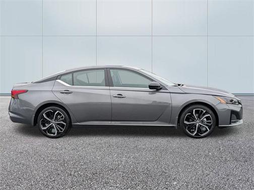2025 Nissan Altima SR FWD