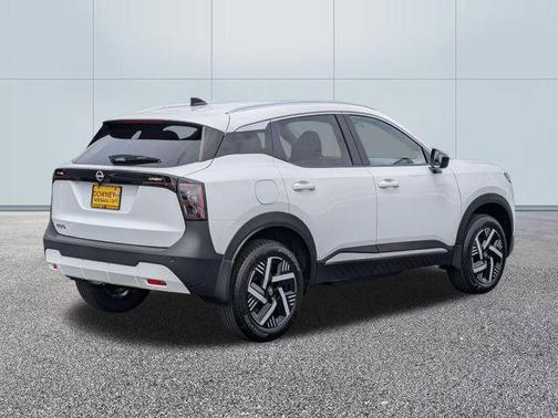 Fresh Powder 2026 Nissan Kicks SV