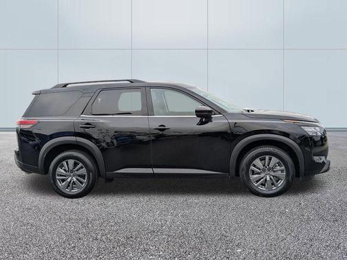 2025 Nissan Pathfinder SV 4WD