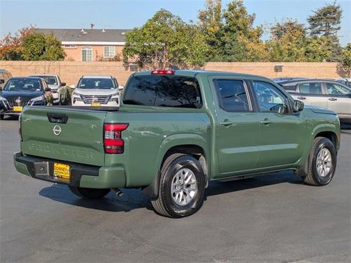 2024 Nissan Frontier SV