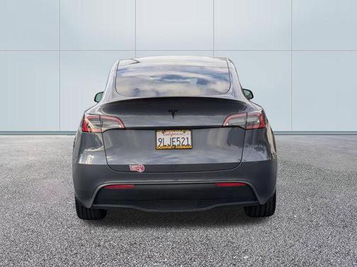 Midnight Silver Metallic 2022 Tesla Model Y Long Range Dual Motor All-Wheel Drive