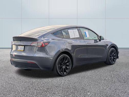 Midnight Silver Metallic 2022 Tesla Model Y Long Range Dual Motor All-Wheel Drive