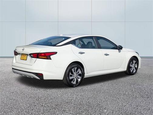 2025 Nissan Altima S FWD