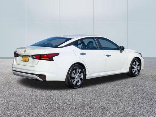 2025 Nissan Altima S FWD