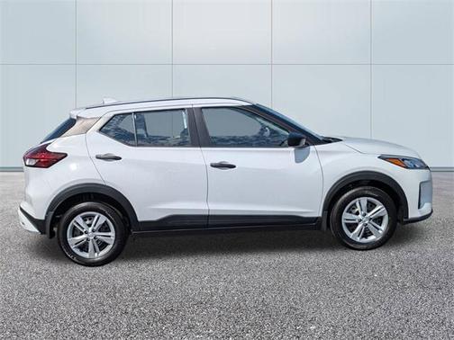 2025 Nissan Kicks S