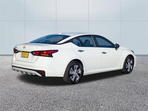 2025 Nissan Altima S FWD