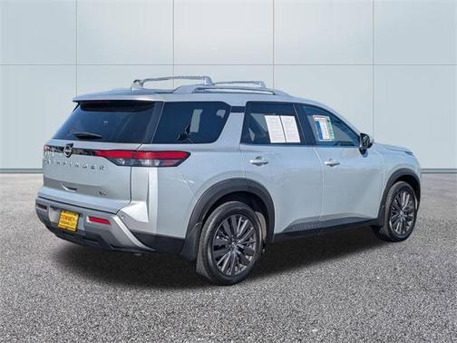 2022 Nissan Pathfinder SL 2WD