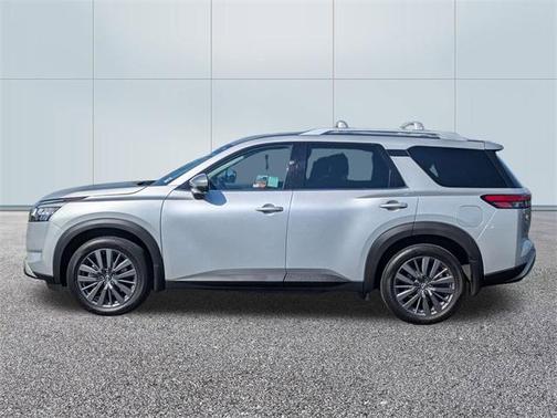 2022 Nissan Pathfinder SL 2WD