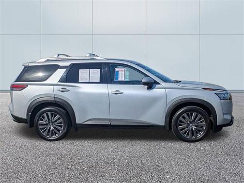 2022 Nissan Pathfinder SL 2WD
