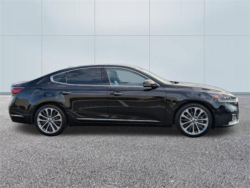 2019 Kia Cadenza Technology