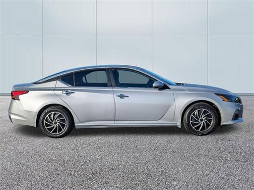 2022 Nissan Altima S FWD