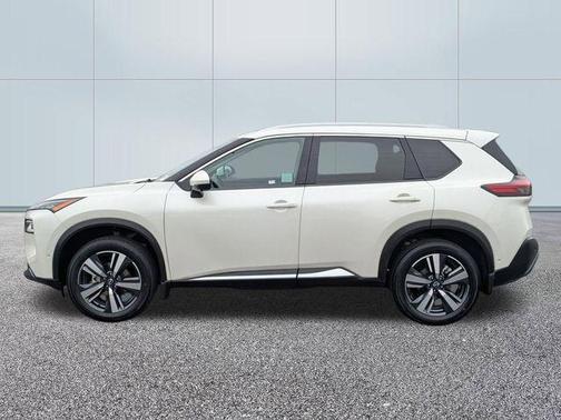 Pearl White Tricoat 2022 Nissan Rogue SL