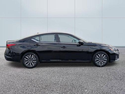 Super Black Clearcoat 2026 Nissan Altima 2.5 SV