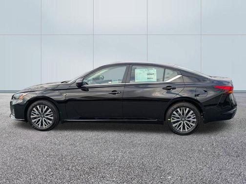 Super Black Clearcoat 2026 Nissan Altima 2.5 SV