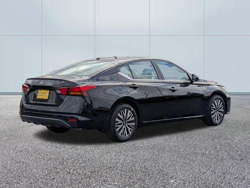 Super Black Clearcoat 2026 Nissan Altima 2.5 SV